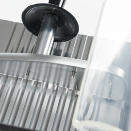 Aufschnittmaschine mit antihaftbeschichteter Anschlagplatte und Messer 220 mm Ø Produktbild 6 S